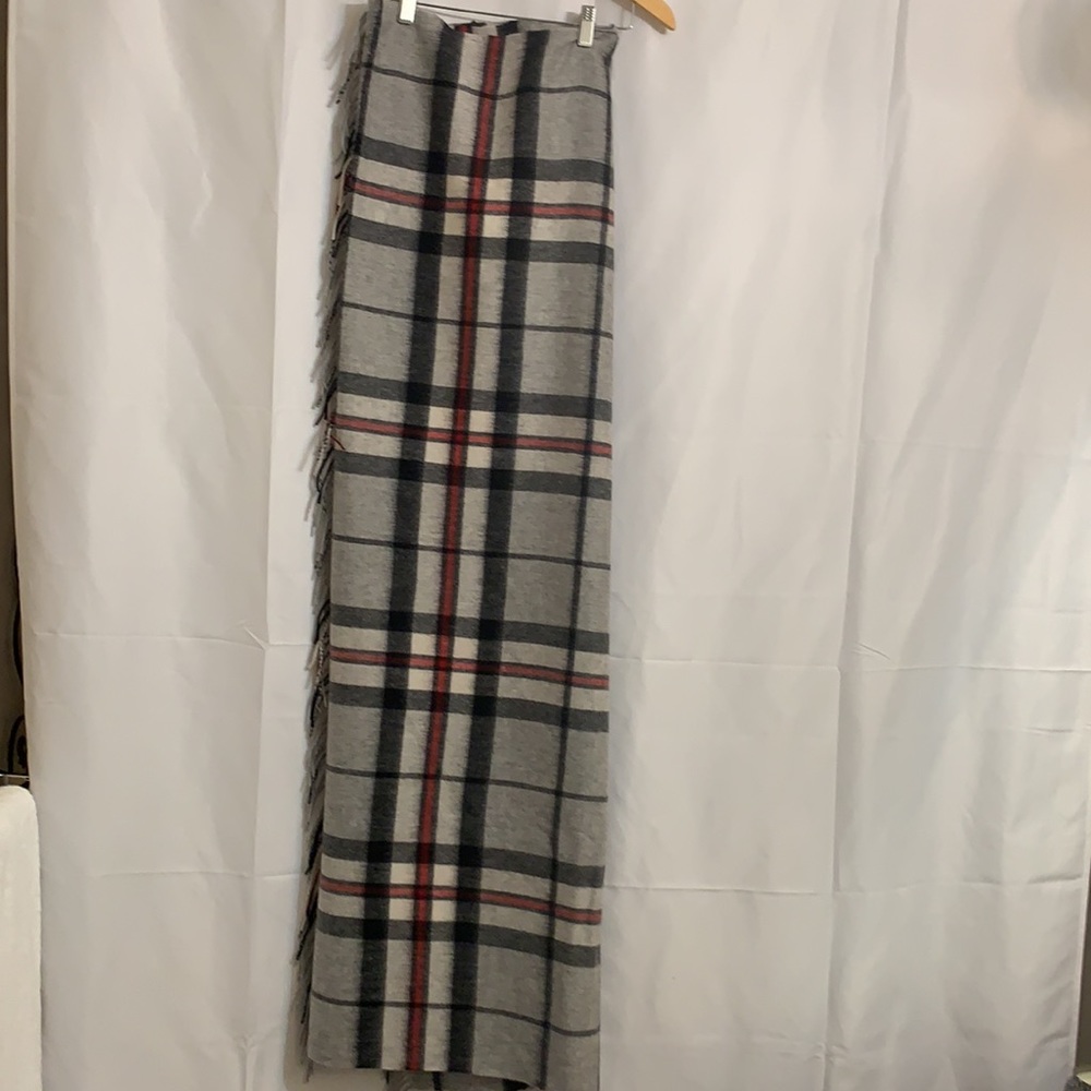NWT SCARF - Picture 3 of 4